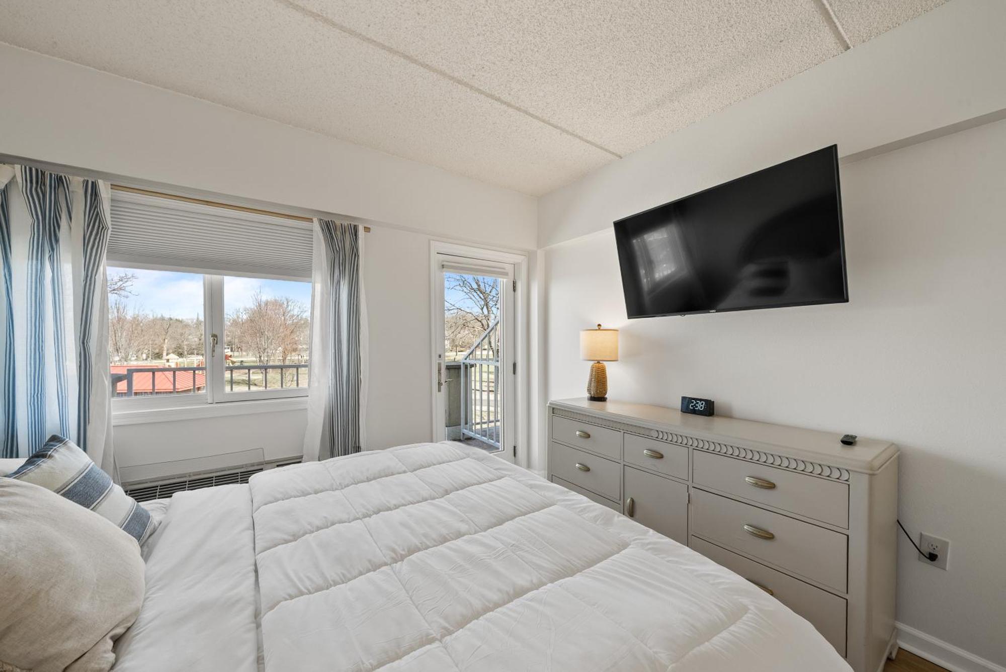 Bella Vista Suites Lake Geneva Exterior photo